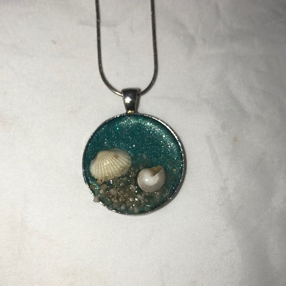 Handmade Sea Shell Beach Necklace - Picture 2 of 3